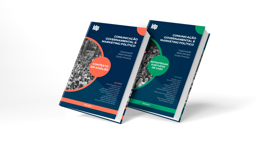 Imagem mostra os dois livros da série Comunicação Governamental e Marketing Político, com capa predominantemente azul e o nome dos autores e das organizadoras.