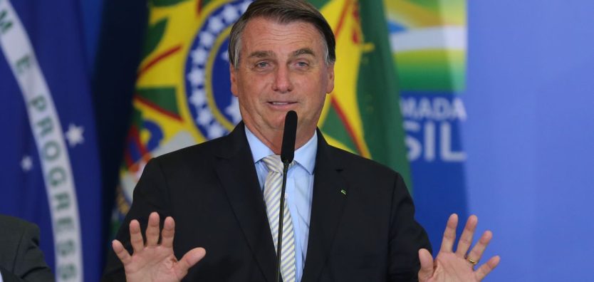 Presidente Jair Bolsonaro discursa após cerimônia de posse do Ministro de Estado da Cidadania, Joao Roma, e do Ministro de Estado Chefe da Secretaria-Geral da Presidência da República, Onix Lorenzoni e sanção da Lei da Autonomia do Banco Central